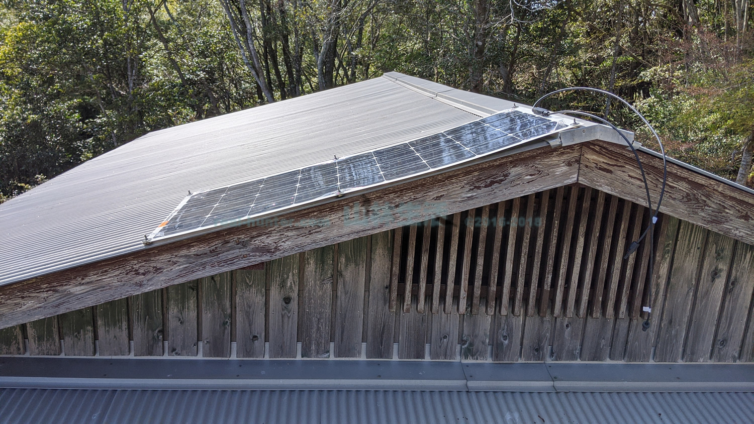 山林小屋はカビっぽい。ソーラー発電で換気計画